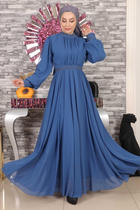 Stoffmerkmal: Hergestellt aus Chiffon-Stoff.Produktmerkmal: Es handelt sich um ein neues Hijab-Modestück der Saison. Es hat ein Innenfutter. Es hat einen Rückenreißverschluss und einen Knopf. Der Kragen und die Manschetten sind mit Steinverzierungen versehen. Die Manschettenknöpfe sind aktiv. Der Gürtel ist verstellbar. Aufgrund von Konzeptaufnahmen kann es zu leichten Farbabweichungen vom Produkt kommen. Das Model trägt Größe 38. Größe 38 Ab