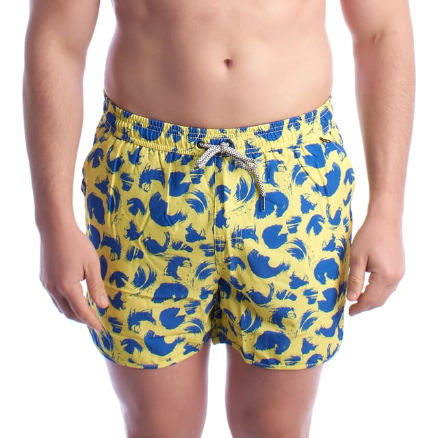 Bañador para hombres con estampado de inMyHood Italia. 

Si buscas un bañador con actitud y un diseño que destaque, este modelo de inMyHood Italia es para ti. Con un estampado vibrante, este bañador para hombres combina funcionalidad y estilo con un aspecto juvenil y audaz.

Detalles:
- Diseño llamativo con diferentes estampados.
- Cintura elástica ajustable con cordón.
- Forro interior de malla.
- Tejido técnico de secado rápido.
- Bolsillos laterales.
- Bolsillo exterior con cremallera y mosquetón para sujetar a tu bañador.
- Bolsillo trasero con cierre de velcro.
- Etiqueta distintiva.

Este bañador para hombres de inMyHood Italia no solo proporciona comodidad y ligereza gracias a su tejido técnico, sino que también te permite destacar con un estilo urbano y divertido. Ideal para aquellos que desean sentirse cómodos sin sacrificar personalidad, dentro y fuera del agua. 
Composición: 95% Poliéster, 5% Elastano 
Cuidado: 
Lavar a mano o a máquina en ciclo suave, a un máximo de 30°C. 
No usar blanqueador ni productos blanqueadores. 
No secar en secadora; secar al aire, preferiblemente en la sombra. 
No planchar.