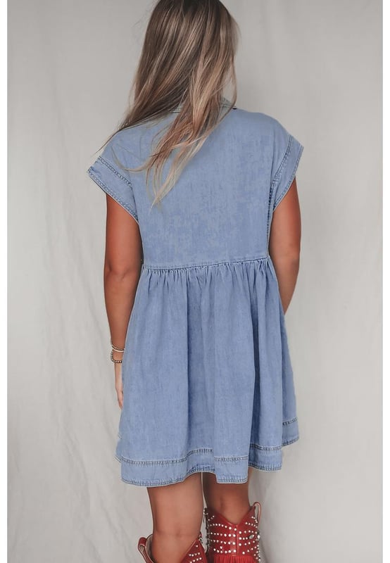 Our styles are designed with a trendy fitted look in mind following an international size standard. For the best fit we suggest choosing one size up from your usual. Be sure to check our sizing chart to find your perfect match!
  High waist design for an elongated look
  Babydoll silhouette for a vintage
  inspired style
  Cap sleeves for subtle shoulder coverage
  Lapel neck detail adds sophistication and polish
  Denim fabric for a chic and casual balance
Material: 82% Cotton 10% Polyester 8% Viscose