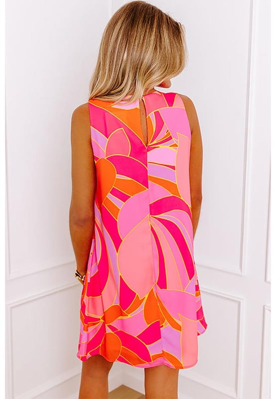 Rose Abstract Floral Print Sleeveless Shift Mini Dress
  Vibrant abstract floral print
  Classic crew neck
  Sleeveless design for warm weather
  Mini length hits above the knee
Material: 100% Polyester