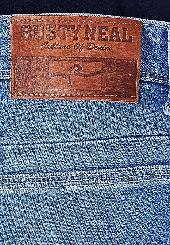 Rusty Neal herenjeans

Pasvorm: Slim Fit
Materiaal: 98% katoen, 2% elastaan ​​(STRETCH)
Gewicht: 700 g
Land van herkomst: Turkije

TEVREDENHEIDSGARANTIE: U kunt bij ons zonder risico kopen, wij accepteren retourzendingen zonder opgaaf van reden en storten uw geld binnen de kortst mogelijke termijn terug. Onze bedrijfsfilosofie is nog steeds: "De klant is koning". Ons doel is om te allen tijde de best mogelijke service te bieden, met het hoofdkantoor in Duitsland.
PRODUCTIE: Als oprichter en fabrikant ontwerpen en produceren wij onze producten autonoom van A tot Z als familiebedrijf. Hierdoor kunnen wij kwaliteit en een optimale prijs-kwaliteitverhouding garanderen. Gefabriceerd onder eerlijke arbeidsomstandigheden met hoogwaardige materialen die zorgvuldig zijn verwerkt (geen chemische geur). Tijdloos design uit het land van herkomst: Turkije
PASVORM: Deze jeans zijn gemaakt van een hoogwaardige en soepele katoenmix en staan ​​garant voor een absoluut comfortabele pasvorm met een feelgoodfactor. Ons model is 1,85 m lang, weegt ruim 80 kg en draagt ​​maat 32/32 (lengte: 32/breedte: 32). Aangepast aan de Europese markt, bieden wij deze jeans aan in de volgende pasvorm: Slim Fit
GELEGENHEID: Of het nu lente/zomer of herfst/winter is, deze jeans zijn allround en zitten altijd comfortabel. Ze krassen niet dankzij de hoogwaardige materialen en afwerking. Het tijdloze en toch moderne design garandeert een stijlvolle verschijning, zowel op kantoor of bij zakelijke bijeenkomsten, als casual in de middag of als een mooie accent op een feest of andere gelegenheid.
MACHINEWASBAAR: Dankzij de hoogwaardige verwerking van de materialen is er geen sprake van kleurverlies na het wassen en is krimpen van de jeans geen probleem meer! Kwaliteit die de tand des tijds doorstaat, zelfs na talloze wasbeurten!