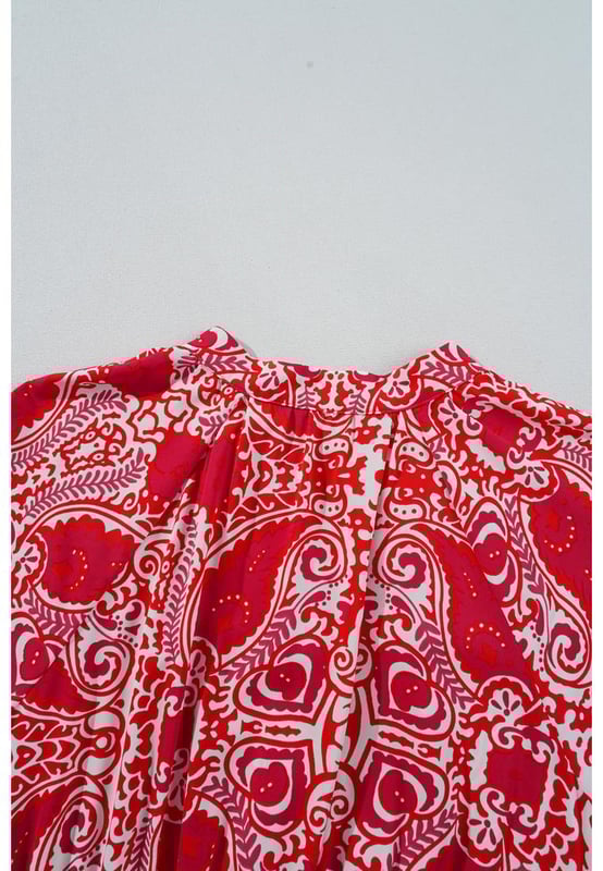 Our styles are designed with a trendy fitted look in mind following an international size standard. For the best fit we suggest choosing one size up from your usual. Be sure to check our sizing chart to find your perfect match!
  Red paisley print
  Side slit design
  Puff sleeves
  High waist
  V
  neckline
Material: 100% Polyester