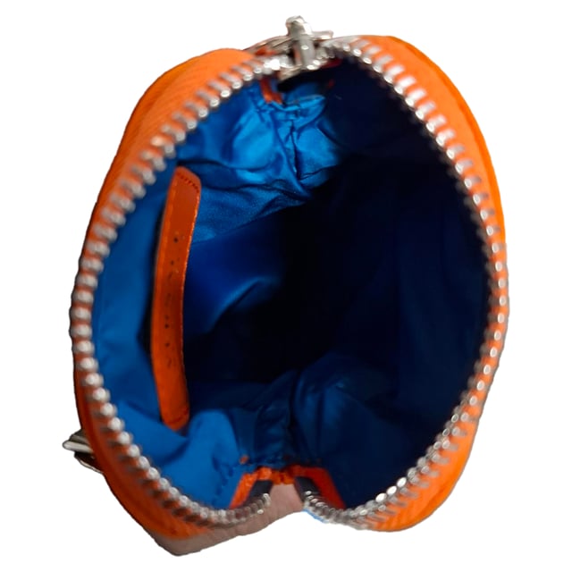 VINTAGE, RRP AS NEW
The Versace La Medusa Mini Bag in vibrant orange nylon makes a statement of luxury and boldness. Adorned with the iconic Medusa plaque, which pays homage to the brand's heritage, this mini bag is a true representation of Versace's opulent and daring aesthetic. The design features a detachable, adjustable strap, allowing for versatile styling options—wear it as a crossbody or around the neck for a fashion-forward touch.



with Box, Dust bag

Versace La Medusa Mini Bag in Orange Nylon
Condition: Excellent
Signs of wear: No retail tag, No visible sign of wear., 
Packaging: Box, Dust bag
Color: Orange
Material: nylon
Size: One Size | One Size
Measurements: Width: 20; Height: 190; Length: 100; Handle drop: 0; Strap length: 1000
SKU: HNPUGBBA464444M
