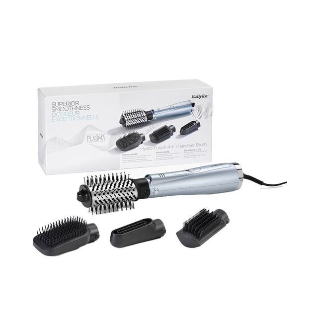 SECADOR DE PELO AS774E CON ACCESORIOS INTERCAMBIABLES DE BABYLISSSu función multifuncional con 4 distintos accesorios permite secar, alisar, darle forma y adicionar volumen al cabello. Este modelo, el BaByliss Hydro-Fusion, incorpora una avanzada tecnología de plasma junto con un sistema iónico dual, que equilibra la humedad al combinar tanto iones positivos como negativos. Esto colabora en mantener la hidratación del cabello, minimizando el frizz durante el proceso de secado y estilo. Como resultado, el cabello muestra un acabado sedoso y acondicionado, con un brillo notable. Ventajas:El cabello queda en excelente estado y con un aspecto pulido.Elimina el frizz.El cabello se siente extremadamente suave y sedoso.Brillo radiante y saludable.