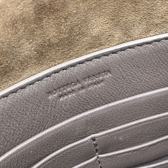 VINTAGE, RRP AS NEW
Elegant in its simplicity and rich in texture, this Bottega Veneta taupe leather zip pouch bag is a refined expression of the house's iconic craftsmanship. The front features Bottega's signature Intrecciato woven leather, a tactile nod to artisanal tradition, contrasted beautifully by the smooth leather body.  The bag opens with a sleek upper zipper closure, revealing a plush brown suede interior thoughtfully designed with six open side pockets and one larger slip pocket-perfectly organized for essentials. A removable gold-tone chain strap adds a touch of versatility and understated glamour.  Inside, the 'Bottega Veneta - Made in Italy' engraving stands as a quiet testament to its heritage-proof that timeless design never shouts, it whispers. Condition Rating: A - EXCELLENTCondition Details: Some light scratches on leather due to normal use. Please check the photos carefully and ask if you need to know more details or if you have any doubts.Measurements (cm):Depth: 2.5Height: 15.2Length: 24.1Other Details: Dustbag? YesKeys? NoBox? No Measurments:  width: 25 mm length: 241 mm height: 152 mm