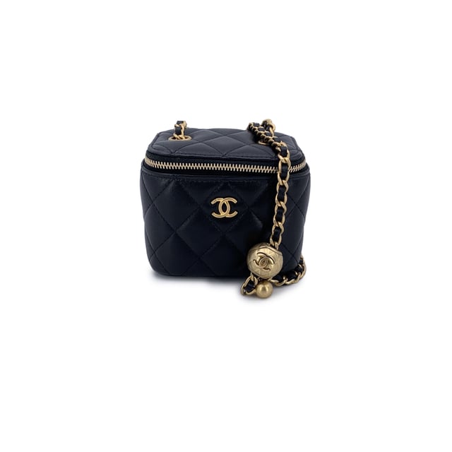 VINTAGE, RRP AS NEW
This beautiful Bag will come with a Certificate of ity provided by Entrupy. The certificate will be provided at no further cost  Introducing the coveted Chanel Mini Vanity Case with Chain Bag, a true showstopper designed in 2019. This petite carrier draws inspiration from the iconic shape of Chanel's vanity cases, offering a fresh yet timeless design. Crafted in classic black quilted caviar leather, the bag is adorned with the signature goldtone CC logo on the front, exuding elegance and luxury. The diamond quilting of the leather elevates its sophisticated look and texture.  The gold metal hardware Condition Rating: A - EXCELLENTCondition Details: Gently used. Chanel dustbag and card included. Please, see the photos and/or ask if you have any doubts or if you need more information.Measurements (cm):Depth: 6.4Height: 8.9Length: 10.2Other Details: Dustbag? YesKeys? NoBox? No Measurments:  width: 64 mm length: 102 mm height: 89 mm