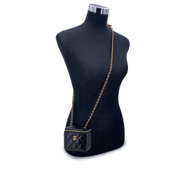 VINTAGE, RRP AS NEW
This beautiful Bag will come with a Certificate of ity provided by Entrupy. The certificate will be provided at no further cost  Introducing the coveted Chanel Mini Vanity Case with Chain Bag, a true showstopper designed in 2019. This petite carrier draws inspiration from the iconic shape of Chanel's vanity cases, offering a fresh yet timeless design. Crafted in classic black quilted caviar leather, the bag is adorned with the signature goldtone CC logo on the front, exuding elegance and luxury. The diamond quilting of the leather elevates its sophisticated look and texture.  The gold metal hardware Condition Rating: A - EXCELLENTCondition Details: Gently used. Chanel dustbag and card included. Please, see the photos and/or ask if you have any doubts or if you need more information.Measurements (cm):Depth: 6.4Height: 8.9Length: 10.2Other Details: Dustbag? YesKeys? NoBox? No Measurments:  width: 64 mm length: 102 mm height: 89 mm