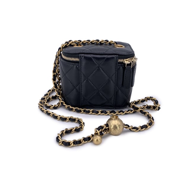 VINTAGE, RRP AS NEW
This beautiful Bag will come with a Certificate of ity provided by Entrupy. The certificate will be provided at no further cost  Introducing the coveted Chanel Mini Vanity Case with Chain Bag, a true showstopper designed in 2019. This petite carrier draws inspiration from the iconic shape of Chanel's vanity cases, offering a fresh yet timeless design. Crafted in classic black quilted caviar leather, the bag is adorned with the signature goldtone CC logo on the front, exuding elegance and luxury. The diamond quilting of the leather elevates its sophisticated look and texture.  The gold metal hardware Condition Rating: A - EXCELLENTCondition Details: Gently used. Chanel dustbag and card included. Please, see the photos and/or ask if you have any doubts or if you need more information.Measurements (cm):Depth: 6.4Height: 8.9Length: 10.2Other Details: Dustbag? YesKeys? NoBox? No Measurments:  width: 64 mm length: 102 mm height: 89 mm