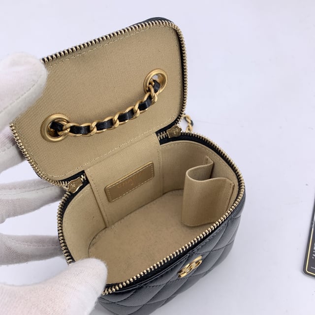 VINTAGE, RRP AS NEW
This beautiful Bag will come with a Certificate of ity provided by Entrupy. The certificate will be provided at no further cost  Introducing the coveted Chanel Mini Vanity Case with Chain Bag, a true showstopper designed in 2019. This petite carrier draws inspiration from the iconic shape of Chanel's vanity cases, offering a fresh yet timeless design. Crafted in classic black quilted caviar leather, the bag is adorned with the signature goldtone CC logo on the front, exuding elegance and luxury. The diamond quilting of the leather elevates its sophisticated look and texture.  The gold metal hardware Condition Rating: A - EXCELLENTCondition Details: Gently used. Chanel dustbag and card included. Please, see the photos and/or ask if you have any doubts or if you need more information.Measurements (cm):Depth: 6.4Height: 8.9Length: 10.2Other Details: Dustbag? YesKeys? NoBox? No Measurments:  width: 64 mm length: 102 mm height: 89 mm