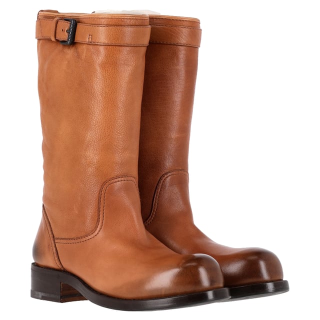 VINTAGE, RRP AS NEW
Boots are an essential part of your winter wardrobe, and these brown leather boots from Bottega Veneta are effortlessly stylish. Mid-leg high, a strap detail around the top, the shape and cut of the leather are gently equestrian. Sturdy soled, these would be great over the top of skinny jeans for a casual day out.

Bottega Veneta Biker Boots in Brown Leather
Condition: Very good
Signs of wear: Minor markings, Lightly used but very well maintained. Minor mark at soles & creasing, light scuffing at the soles and heels.
Packaging: Dust bag
Color: Brown 
Material: Leather | leather
Size: EU | 36
Measurements: Insole length: 280
SKU: HNPUGBSH466648W