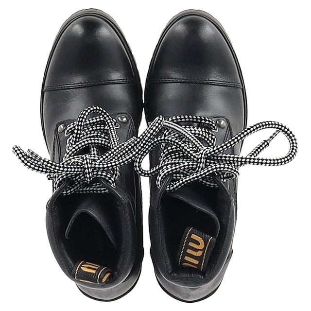 VINTAGE, RRP AS NEW
Bold, chic, and effortlessly stylish—Miu Miu's Lugged Sole Combat Boots in Black Leather redefine femininity with a fierce edge. Featuring a round-toe design, these boots incorporate a platform sole and lace-up closure, adding height and attitude. The black and white laces provide an eye-catching contrast, elevating the boot's edgy appeal. With their sleek leather finish, these boots are perfect for making a statement while offering the comfort and durability you need throughout your day.


with Box

Miu Miu Lugged Sole Combat Boots in Black Leather
Condition: Excellent
Signs of wear: Include Box., No visible sign of wear. No Mark at insole.,  Very light mark at soles.
Packaging: Box
Color: black
Material: Leather | leather
Size: EU | 37
Measurements: Heel height: 70; Insole length: 300
SKU: NAPPUGBSH465185W