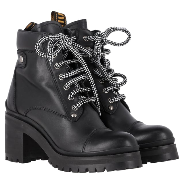 VINTAGE, RRP AS NEW
Bold, chic, and effortlessly stylish—Miu Miu's Lugged Sole Combat Boots in Black Leather redefine femininity with a fierce edge. Featuring a round-toe design, these boots incorporate a platform sole and lace-up closure, adding height and attitude. The black and white laces provide an eye-catching contrast, elevating the boot's edgy appeal. With their sleek leather finish, these boots are perfect for making a statement while offering the comfort and durability you need throughout your day.


with Box

Miu Miu Lugged Sole Combat Boots in Black Leather
Condition: Excellent
Signs of wear: Include Box., No visible sign of wear. No Mark at insole.,  Very light mark at soles.
Packaging: Box
Color: black
Material: Leather | leather
Size: EU | 37
Measurements: Heel height: 70; Insole length: 300
SKU: NAPPUGBSH465185W