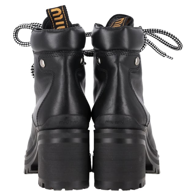 VINTAGE, RRP AS NEW
Bold, chic, and effortlessly stylish—Miu Miu's Lugged Sole Combat Boots in Black Leather redefine femininity with a fierce edge. Featuring a round-toe design, these boots incorporate a platform sole and lace-up closure, adding height and attitude. The black and white laces provide an eye-catching contrast, elevating the boot's edgy appeal. With their sleek leather finish, these boots are perfect for making a statement while offering the comfort and durability you need throughout your day.


with Box

Miu Miu Lugged Sole Combat Boots in Black Leather
Condition: Excellent
Signs of wear: Include Box., No visible sign of wear. No Mark at insole.,  Very light mark at soles.
Packaging: Box
Color: black
Material: Leather | leather
Size: EU | 37
Measurements: Heel height: 70; Insole length: 300
SKU: NAPPUGBSH465185W