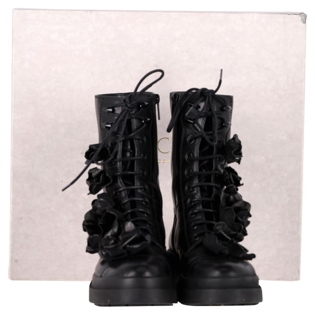 VINTAGE, RRP AS NEW
Romantic rebellion takes form in the Jimmy Choo Nari Flowers Combat Booties—a bold twist on the classic combat boot. Crafted in soft black lambskin leather, these Italian-made booties balance edge and elegance with intricate 3-D floral appliqués that bloom across the upper. A round cap toe, lace-up vamp, and side zip closure combine practicality with style, while a durable leather and rubber outsole ensures everyday wearability. Whether you're toughening up a feminine look or grounding a street-style outfit, these booties are the perfect floral statement.

with Box

Jimmy Choo Nari Flowers Combat Booties in Black Leather
Condition: Excellent
Signs of wear: Include Box., No visible sign of wear. No Mark at insole.,  Very light mark at soles.
Packaging: Box
Color: black
Material: Leather | leather
Size: EU | 37.5
Measurements: Heel height: 50; Insole length: 300
SKU: NAPPUGBSH466103W
