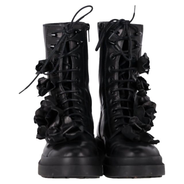VINTAGE, RRP AS NEW
Romantic rebellion takes form in the Jimmy Choo Nari Flowers Combat Booties—a bold twist on the classic combat boot. Crafted in soft black lambskin leather, these Italian-made booties balance edge and elegance with intricate 3-D floral appliqués that bloom across the upper. A round cap toe, lace-up vamp, and side zip closure combine practicality with style, while a durable leather and rubber outsole ensures everyday wearability. Whether you're toughening up a feminine look or grounding a street-style outfit, these booties are the perfect floral statement.

with Box

Jimmy Choo Nari Flowers Combat Booties in Black Leather
Condition: Excellent
Signs of wear: Include Box., No visible sign of wear. No Mark at insole.,  Very light mark at soles.
Packaging: Box
Color: black
Material: Leather | leather
Size: EU | 37.5
Measurements: Heel height: 50; Insole length: 300
SKU: NAPPUGBSH466103W