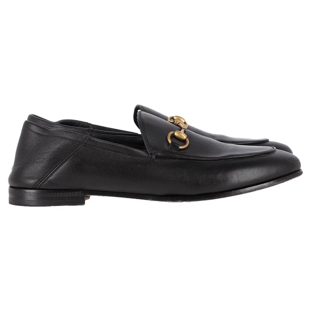 VINTAGE, RRP AS NEW
Gucci’s Brixton Convertible Loafers in Black Leather are the epitome of understated luxury and versatility. Made from incredibly soft black leather, these loafers feature the brand’s signature horsebit detail, adding a touch of elegance. The innovative design lets you wear the heel up for a polished loafer look or fold it down to create a comfortable, chic slipper. The leather lining and sole provide a smooth, luxurious fit, making these shoes perfect for all-day wear.

with Box, Dust bag

Gucci Brixton Convertible Loafers in Black Leather
Condition: very good
Signs of wear: Include Box., No visible sign of wear. No Mark at insole.,  Very light mark at soles.
Packaging: Box, Dust bag
Color: black
Material: Leather | leather
Size: EU | 37
Measurements: Insole length: 270
SKU: NAPPUGBSH466107W