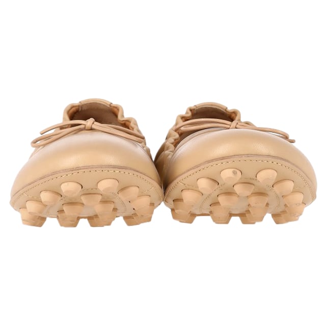 VINTAGE, RRP AS NEW
Step into timeless elegance with the **Tod's Gommino Ballet Flats in Nude Calf Leather**. Handcrafted from supple leather, these flats feature the iconic pebbled rubber sole for comfort and grip with every step. The nude shade offers effortless versatility, perfect for both polished work looks and relaxed weekend outfits. **Styling tip:** Pair them with cropped trousers or a midi skirt to showcase their refined silhouette and keep your look chic and understated.

 Tod's Gommino Ballet Flats in Nude Calf Leather

Condition: Excellent
Signs of wear: No visible sign of wear. No Mark at insole.,  Very light mark at soles.
Packaging: Dust bag
Color: Brown | nude
Material: Leather | calfskin leather
Size: EU | 38
Measurements: Insole length: 270
SKU: NAPPUGBSH466605W