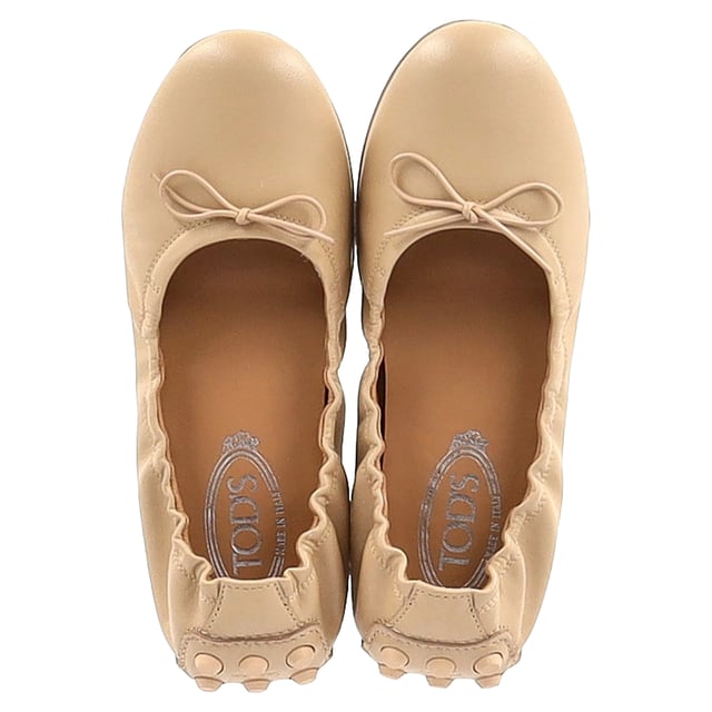 VINTAGE, RRP AS NEW
Step into timeless elegance with the **Tod's Gommino Ballet Flats in Nude Calf Leather**. Handcrafted from supple leather, these flats feature the iconic pebbled rubber sole for comfort and grip with every step. The nude shade offers effortless versatility, perfect for both polished work looks and relaxed weekend outfits. **Styling tip:** Pair them with cropped trousers or a midi skirt to showcase their refined silhouette and keep your look chic and understated.

 Tod's Gommino Ballet Flats in Nude Calf Leather

Condition: Excellent
Signs of wear: No visible sign of wear. No Mark at insole.,  Very light mark at soles.
Packaging: Dust bag
Color: Brown | nude
Material: Leather | calfskin leather
Size: EU | 38
Measurements: Insole length: 270
SKU: NAPPUGBSH466605W