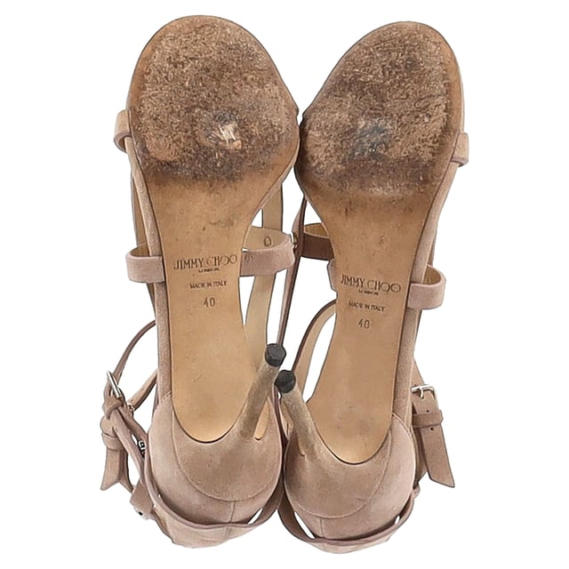 VINTAGE, RRP AS NEW
The Jimmy Choo Motoko 100 Sandal Heels in nude suede are a stunning fusion of elegance and edge. Featuring a sleek caged design with stone-effect studs, they wrap the foot in a flattering silhouette that elongates the legs. Set on a 100mm stiletto heel, they’re expertly crafted in Italy for a luxurious feel and flawless finish. **Styling tip:** Wear them with a slip dress or wide-leg trousers to balance the structured design with fluid movement and subtle sophistication.

 Jimmy Choo Motoko 100 Sandal Heels in Nude Suede

Condition: Good
Signs of wear: Moderate signs of wear
Packaging: None
Color: Brown | nude
Material: Suede
Size: IT | 40
Measurements: Heel height: 100; Insole length: 280
SKU: NAPPUGBSH472285W