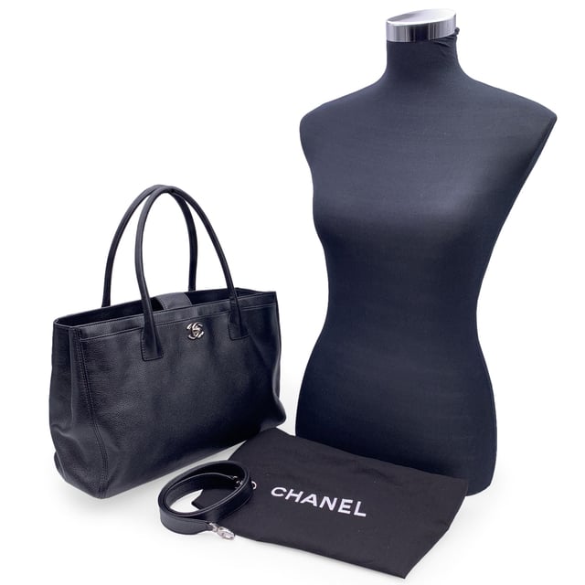 VINTAGE, RRP AS NEW
Stunning Chanel 'Executive' Tote Bag in black pebbled leather. Period/Era: 2010/2011. Silver metal CC - CHANEL logo on the front. Double top handles and removable shoulder strap. Double magnetic button closure on top. Front and rear pocket. Black grosgrain lining. 2 side zip pockets inside and a fabric removable pouch inside. 'Chanel - Made in Italy' tag inside. ity hologram tag inside. Condition Rating: A - EXCELLENTCondition Details: Gently used. Minimal wear of use on bottom corners. Please, check carefully the photos or ask if you have any doubts.Measurements (cm):Depth: 15.2Height: 22.9Length: 35.6Other Details: Dustbag? YesKeys? NoBox? Yes Measurments:  width: 152 mm length: 356 mm height: 229 mm