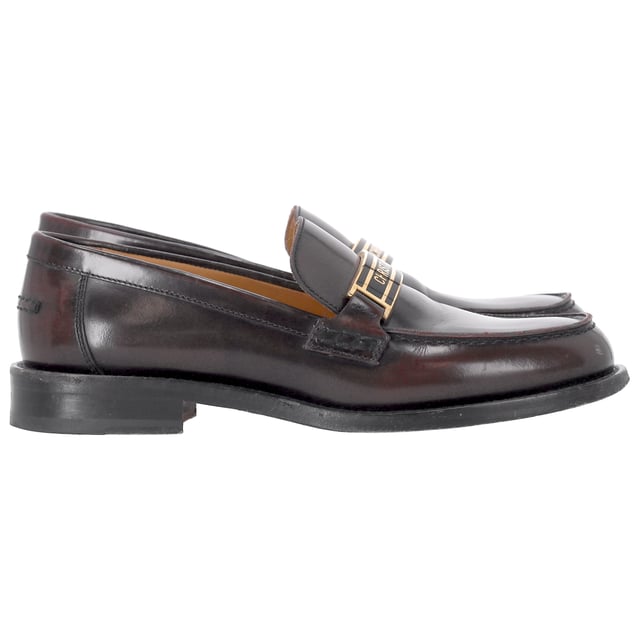 VINTAGE, RRP AS NEW
Elevate your footwear collection with the Dior Code Loafers in brown brushed calfskin. This timeless reinterpretation of a classic men's model is a luxurious fusion of comfort and style. The enamel plate adorned with the gold-colored “CHRISTIAN DIOR” signature adds a sophisticated touch that echoes the iconic Dior Book Tote. With a soft and comfortable design, and a leather sole, these loafers are the perfect blend of practicality and high-fashion luxury.


with Box, Dust bag

Dior Code Loafers in Brown Leather 
Condition: good
Signs of wear: Include Box., No visible sign of wear. No Mark at insole., Lightly used but very well maintained. Minor mark at soles & creasing, light scuffing at the soles and heels.
Packaging: Box, Dust bag
Color: Brown 
Material: Leather 
Size: EU | 38
Measurements: Heel height: 30; Insole length: 240
SKU: NAPPUDESH466130W