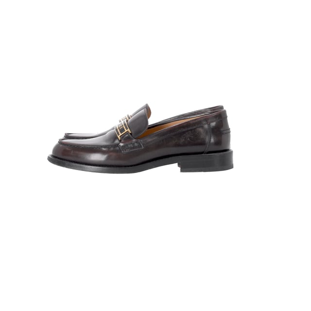 VINTAGE, RRP AS NEW
Elevate your footwear collection with the Dior Code Loafers in brown brushed calfskin. This timeless reinterpretation of a classic men's model is a luxurious fusion of comfort and style. The enamel plate adorned with the gold-colored “CHRISTIAN DIOR” signature adds a sophisticated touch that echoes the iconic Dior Book Tote. With a soft and comfortable design, and a leather sole, these loafers are the perfect blend of practicality and high-fashion luxury.


with Box, Dust bag

Dior Code Loafers in Brown Leather 
Condition: good
Signs of wear: Include Box., No visible sign of wear. No Mark at insole., Lightly used but very well maintained. Minor mark at soles & creasing, light scuffing at the soles and heels.
Packaging: Box, Dust bag
Color: Brown 
Material: Leather 
Size: EU | 38
Measurements: Heel height: 30; Insole length: 240
SKU: NAPPUDESH466130W