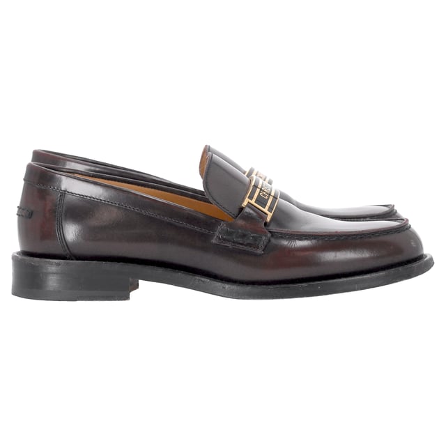 VINTAGE, RRP AS NEW
Elevate your footwear collection with the Dior Code Loafers in brown brushed calfskin. This timeless reinterpretation of a classic men's model is a luxurious fusion of comfort and style. The enamel plate adorned with the gold-colored “CHRISTIAN DIOR” signature adds a sophisticated touch that echoes the iconic Dior Book Tote. With a soft and comfortable design, and a leather sole, these loafers are the perfect blend of practicality and high-fashion luxury.


with Box, Dust bag

Dior Code Loafers in Brown Leather 
Condition: good
Signs of wear: Include Box., No visible sign of wear. No Mark at insole., Lightly used but very well maintained. Minor mark at soles & creasing, light scuffing at the soles and heels.
Packaging: Box, Dust bag
Color: Brown 
Material: Leather 
Size: EU | 38
Measurements: Heel height: 30; Insole length: 240
SKU: NAPPUDESH466130W