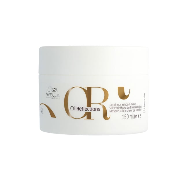 Transform your hair with Wella Professionals Oil Reflections Luminous Reboost Hair Mask, a luxurious treatment infused with natural botanicals. This 150ml mask protects your hair from lipid degeneration while delivering intense smoothness and shine. Enriched with Camellia Oil and White Tea Extract, it provides long-lasting hydration and replenishes moisture. Featuring Panthenol for optimal moisture balance, this mask is perfect when used with the Oil Reflections shampoo and conditioner. Apply to clean, damp hair, leave for 5 minutes, and rinse thoroughly for stunning results.