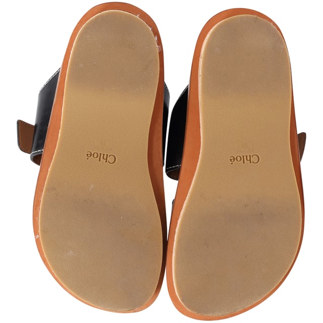 VINTAGE, RRP AS NEW
Chloé's sandals make summer styling a breeze, thanks to Gabriela Hearst's refined approach. This 'Marah' pair is defined by a stacked cork and suede sole and contrast topstitching. The double buckled straps are subtly branded.
Chloe Marah Topstitched Sandals in Brown Leather 
Condition: Very Good
Sign of wear: Wear on the insoles
Color: brown
Material: Leather
Size: EU38/UK5/US8
SKU: 152449