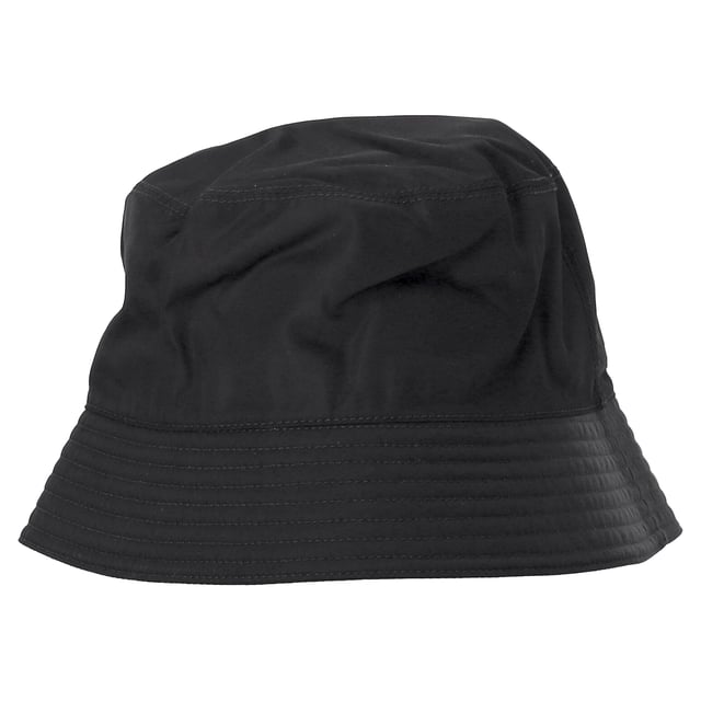 VINTAGE, UVP WIE NEU  
Setzen Sie ein Statement, während Sie stilvoll vor der Sonne geschützt sind, mit dem Prada Re-Nylon Metal Triangle Logo Bucket Hat aus schwarzem Nylon. Hergestellt aus strapazierfähigem, nachhaltigem Re-Nylon-Stoff, verfügt dieser schicke Bucket Hat über das charakteristische silberne und schwarze emaillierte Prada-Logo auf der Vorderseite, das Ihrem Look einen Hauch zeitgenössischer Luxus verleiht. Das schlanke Design und das funktionale Material machen ihn zu einem unverzichtbaren Accessoire für jede modebewusste Frau, die Praktikabilität mit hochwertigem Stil verbinden möchte.  

Prada Re-Nylon Metal Triangle Logo Bucket Hat aus schwarzem Nylon  
Zustand: Ausgezeichnet  
Abnutzungsspuren: Keine Abnutzungsspuren.  
Verpackung: Keine  
Farbe: schwarz  
Material: Nylon  
Größe: INT | S  
Maße: Höhe: 100; Länge: 550  
SKU: NAPPUDEAC466125W