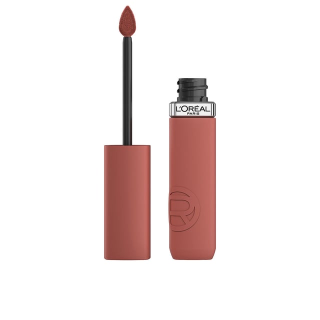 Infaillible Matte Resistance Liquid Lipstick #635-worth Med 5 ml ¿Buscas un labial líquido mate que no reseque tus labios y tenga larga duración? Con los nuevos labiales Infaillible Matte Resistance, eso es totalmente posible. Su fórmula ligera ofrece una duración de hasta 16 horas*. Proporciona un acabado mate, no transfiere y mantiene tus labios hidratados. Además, es resistente al agua. Es el labial que no sientes, pero que se nota. Con 23 tonos disponibles, siempre tendrás unos labios con una durabilidad infalible. ¡No podrás resistirte! *Prueba realizada con 171 voluntarios.