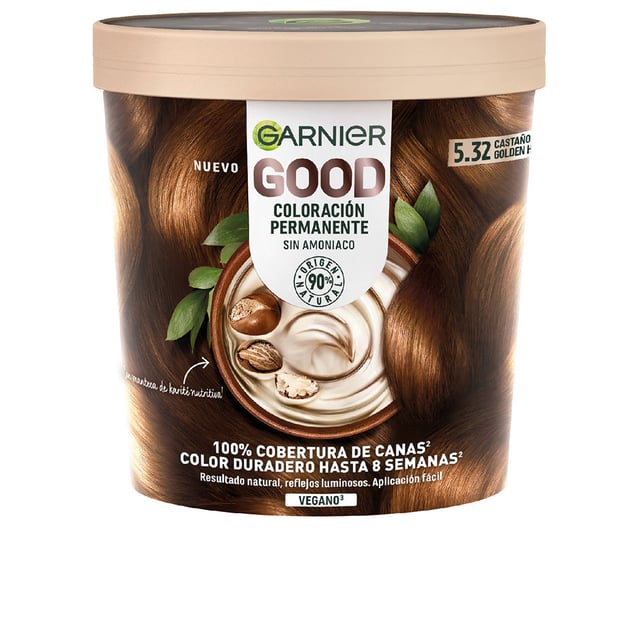 Good Coloración Permanente #5.32-castaño 217 ml La coloración permanente Good de Garnier es una opción segura y de alta calidad para quienes desean transformar el color de su cabello de forma duradera. Esta línea de tintes ofrece una amplia variedad de tonos vibrantes y naturales, que incluyen desde rubios y castaños hasta intensos rojos y negros profundos. Beneficios: La fórmula de la coloración permanente Good de Garnier está enriquecida con aceite de oliva, un ingrediente que nutre y protege el cabello durante el proceso de tinción. Este aceite natural contribuye a mantener el cabello suave, sedoso y brillante, al mismo tiempo que reduce el daño que puede causar la coloración. Además de proporcionar un color intenso y duradero, este tinte también es eficaz en la cobertura de las canas. Su fórmula de larga duración asegura que el color permanezca vibrante y resistente a la decoloración, garantizando resultados que perduran en el tiempo. Elige la coloración permanente Good de Garnier para una transformación de color de cabello fiable y de calidad. Disfruta de resultados duraderos y vibrantes mientras cuidas y nutres tu melena con su fórmula enriquecida con aceite de oliva. Experimenta un color hermoso y radiante que te haga sentir seguro y atractivo.