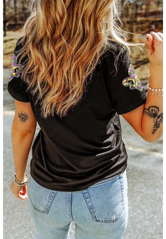Our styles are designed with a trendy fitted look in mind following an international size standard. For the best fit we suggest choosing one size up from your usual. Be sure to check our sizing chart to find your perfect match!
  Sequin Fleur de Lis graphic adds a sparkling touch
  Features vibrant Mardi Gras symbols
  Made from soft comfortable fabric
  Perfect for pairing with casual bottoms
  Ideal for parades or celebrations
Material: 62% Polyester 32% Cotton 6% Elastane