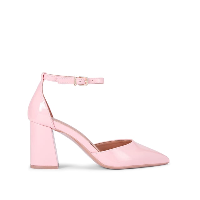 The Carvela Refined Court features a pale pink upper with closed toe and single ankle strap. The strap is tied with golden buckle and the heel is in a block style. Heel height: 80mm. This style features All Day Long technology.