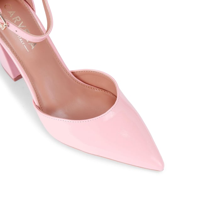 The Carvela Refined Court features a pale pink upper with closed toe and single ankle strap. The strap is tied with golden buckle and the heel is in a block style. Heel height: 80mm. This style features All Day Long technology.