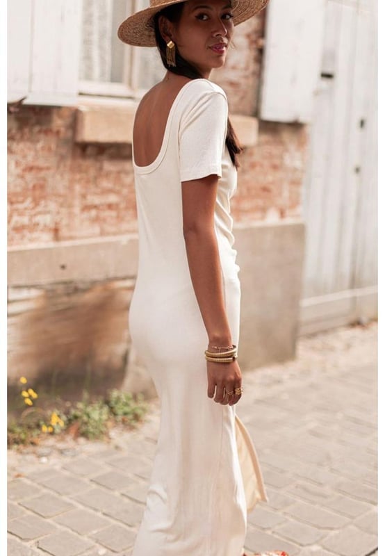 Chic and flattering pencil style
  Streamline tailored design
  V neck front and low scoop back
  Buttons front and ruched design
  Longline silhouette with slit
  High elasticity
  Detailed size chart provided
Material: 93% Viscose 7% Elastane