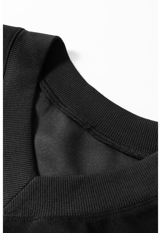 Nuestros estilos están diseñados con un look ajustado y a la moda siguiendo un estándar de tallas internacional. Para el mejor ajuste, sugerimos elegir una talla más de la habitual. ¡Asegúrate de revisar nuestra tabla de tallas para encontrar tu combinación perfecta!
  Conjunto de color sólido
  Top corto con escote en V
  Pantalones de tiro alto
  Cintura con cordón ajustable
  Tejido suave para mayor comodidad
  Ideal para combinar con zapatillas
Material: 50% Poliéster 45% Viscosa 5% Elastano