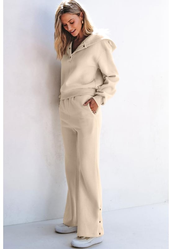 Our styles are designed with a trendy fitted look in mind following an international size standard. For the best fit we suggest choosing one size up from your usual. Be sure to check our sizing chart to find your perfect match!
  Coordinated two
  piece set for an effortless look
  Solid color design for versatility
  Hooded hoodie for a sporty and casual touch
  High
  waisted pants for a flattering fit
  Perfect combination of chic and casual
Material: 50% Polyester 50% Cotton