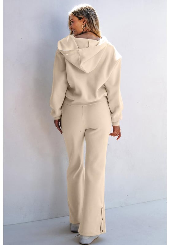 Our styles are designed with a trendy fitted look in mind following an international size standard. For the best fit we suggest choosing one size up from your usual. Be sure to check our sizing chart to find your perfect match!
  Coordinated two
  piece set for an effortless look
  Solid color design for versatility
  Hooded hoodie for a sporty and casual touch
  High
  waisted pants for a flattering fit
  Perfect combination of chic and casual
Material: 50% Polyester 50% Cotton