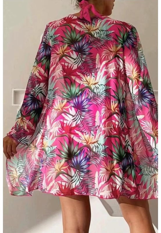 Three
  piece ensemble offering versatility and options for different looks
  Lively and colorful tropical print for a tropical paradise vibe
  Contrast trim detailing for a stylish and modern element
  Halter neck design for adjustable fit and lift and support for the bust
  Perfect for updating your wardrobe with various styles
Material: 100% Polyester