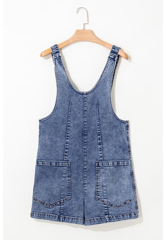 Diseño sin mangas para un ajuste fresco y cómodo  
Diseño de cuello en U que realza tu escote  
Material de mezclilla duradero y atemporal  
Prácticos bolsillos frontales para mantener tus esenciales cerca
