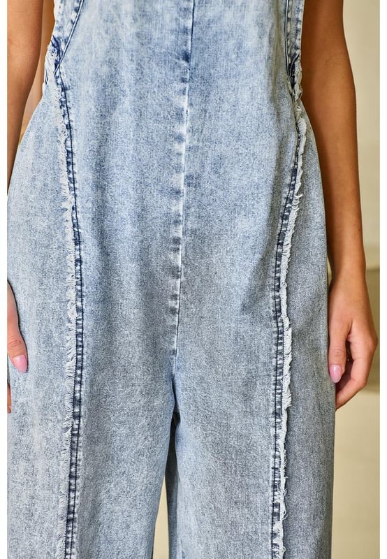 Overol de mezclilla vintage y a la moda  
Tono de lavado claro  
Costura deshilachada expuesta  
Diseño sin mangas  
Pierna ancha para un look más esbelto y alto  
Jumpsuits baratos con dropshipping desde China de excelente calidad  
Tabla de tallas proporcionada para mayor comodidad  
Material: 95% algodón, 5% poliéster