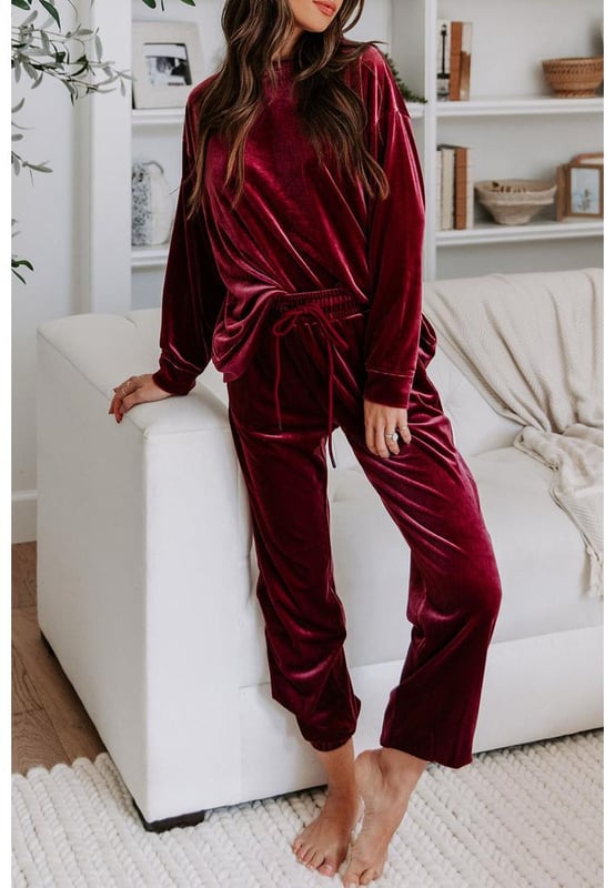 Fiery Red Solid Velvet Two Piece Lounge Set
  Soft velvet fabric for ultimate comfort
  Long
  sleeved top with a crew neckline and ribbed cuffs
  Full
  length pants with an elasticated waistband and ribbed ankle cuffs
  Perfect for lounging at home or running errands
Material: 95% Polyester 5% Elastane
