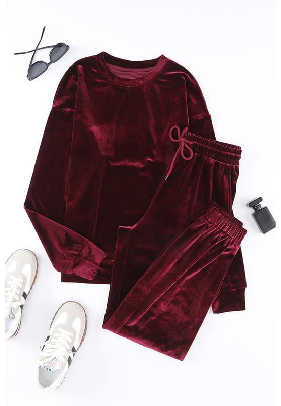 Fiery Red Solid Velvet Two Piece Lounge Set
  Soft velvet fabric for ultimate comfort
  Long
  sleeved top with a crew neckline and ribbed cuffs
  Full
  length pants with an elasticated waistband and ribbed ankle cuffs
  Perfect for lounging at home or running errands
Material: 95% Polyester 5% Elastane
