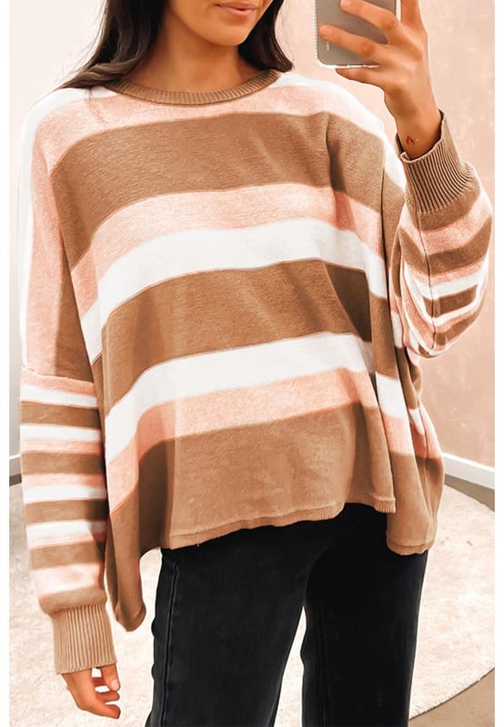Diseño holgado y con hombros caídos  
Rayas multicolores que aportan un toque de color  
Material de punto de alta calidad para mayor durabilidad  
Perfecto para cualquier género