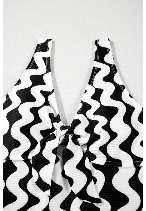 Our styles are designed with a trendy fitted look in mind following an international size standard. For the best fit we suggest choosing one size up from your usual. Be sure to check our sizing chart to find your perfect match!
  Stylish bowknot detail adds a flirty touch
  Eye
  catching ricrac print for a playful look
  Flattering V
  neck and low back cut design
  Comfortable one
  piece swimsuit for beach fun
Material: 95% Polyester 5% Elastane