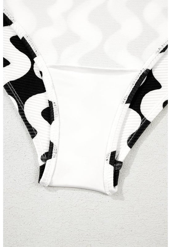 Our styles are designed with a trendy fitted look in mind following an international size standard. For the best fit we suggest choosing one size up from your usual. Be sure to check our sizing chart to find your perfect match!
  Stylish bowknot detail adds a flirty touch
  Eye
  catching ricrac print for a playful look
  Flattering V
  neck and low back cut design
  Comfortable one
  piece swimsuit for beach fun
Material: 95% Polyester 5% Elastane