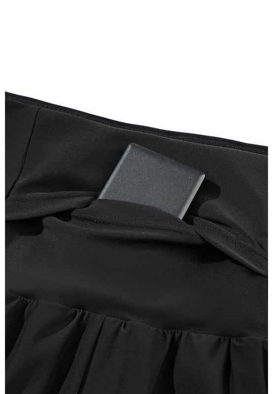 Our styles are designed with a trendy fitted look in mind following an international size standard. For the best fit we suggest choosing one size up from your usual. Be sure to check our sizing chart to find your perfect match!
  Solid color for a sleek and versatile look
  Invisible pocket for convenient and secure storage
  Wide waistband provides both comfort and style
  Quick
  dry fabric ensures a comfortable and practical experience
  High elasticity for a perfect fit
Material: 75% Polyamide 25% Elastane