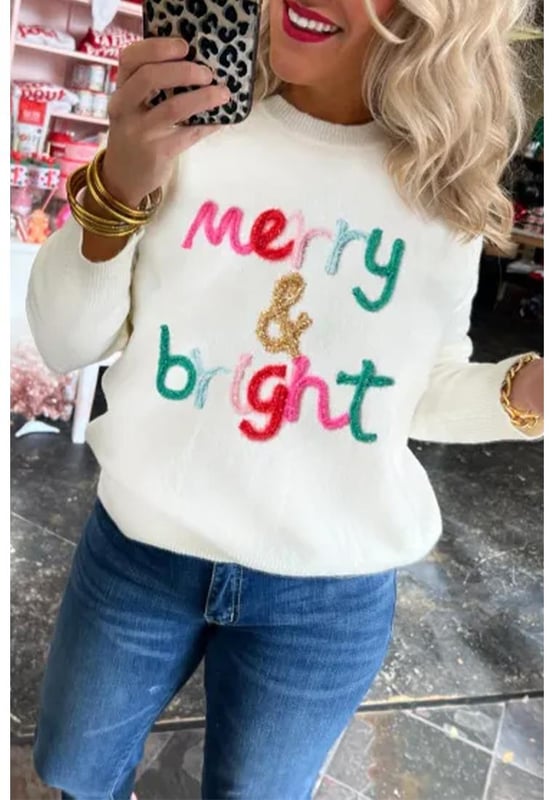 Suéter casual blanco Merry & Bright de cuello redondo  
Material de alta calidad  
Cómodo y acogedor de usar  
Cuello redondo y mangas largas  
Diseño Merry & Bright en la parte frontal  
Elección ideal para la temporada festiva  
Apropiado tanto para hombres como para mujeres  
Prenda versátil para tu guardarropa  