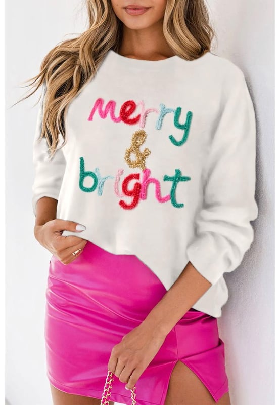 Suéter casual blanco Merry & Bright de cuello redondo  
Material de alta calidad  
Cómodo y acogedor de usar  
Cuello redondo y mangas largas  
Diseño Merry & Bright en la parte frontal  
Elección ideal para la temporada festiva  
Apropiado tanto para hombres como para mujeres  
Prenda versátil para tu guardarropa  